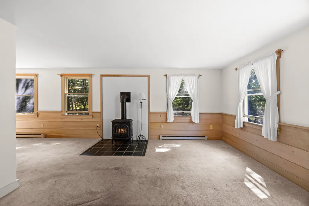 52 Oak Knoll Road West Tisbury MA 02575