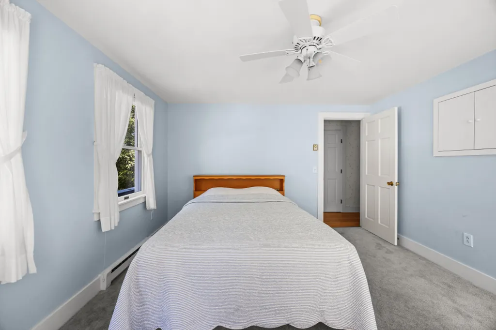 52 Oak Knoll Road West Tisbury MA 02575