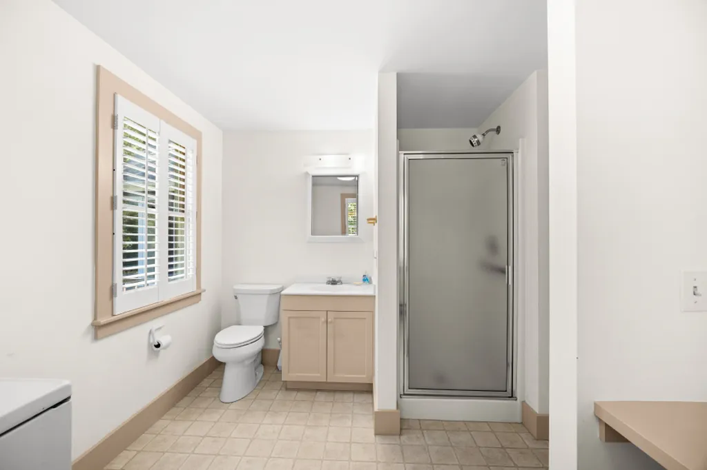 52 Oak Knoll Road West Tisbury MA 02575