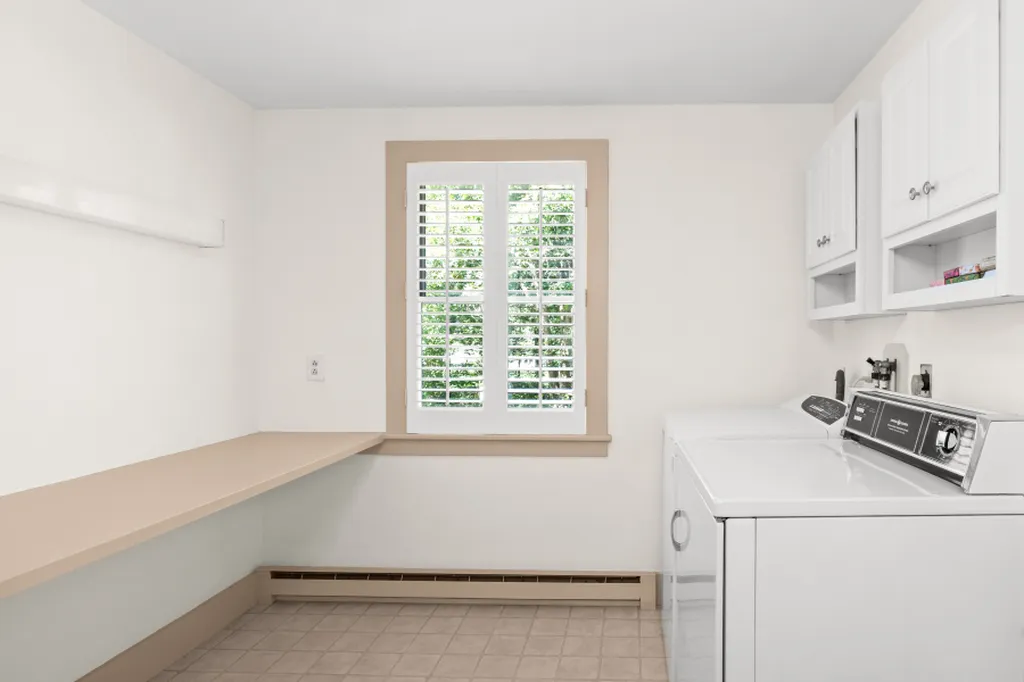 52 Oak Knoll Road West Tisbury MA 02575