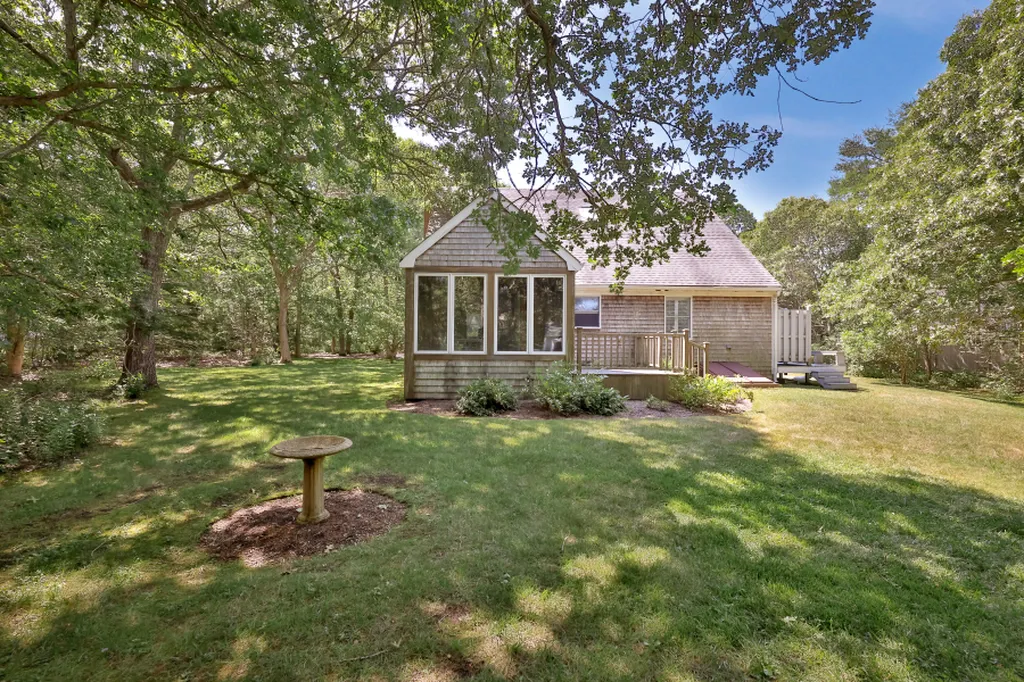 52 Oak Knoll Road West Tisbury MA 02575