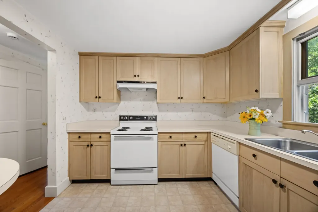 52 Oak Knoll Road West Tisbury MA 02575