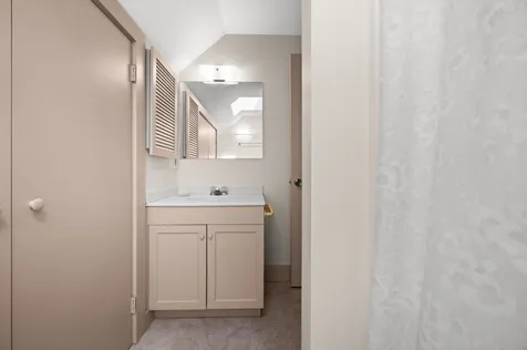 52 Oak Knoll Road West Tisbury MA 02575