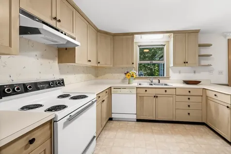 52 Oak Knoll Road West Tisbury MA 02575