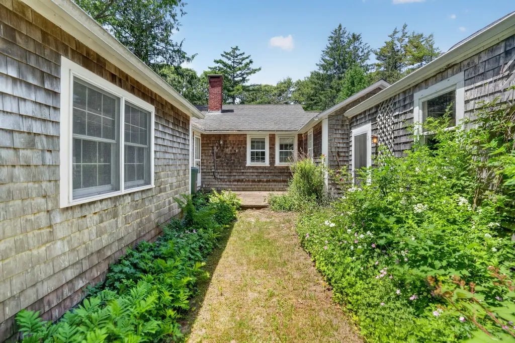 132 South Road Chilmark MA 02535