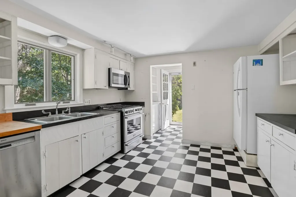 150 Field View Lane West Tisbury MA 02575