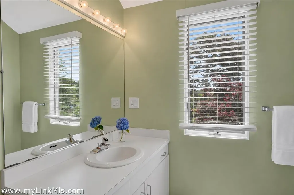 40 Hidden Cove Road Oak Bluffs MA 02557