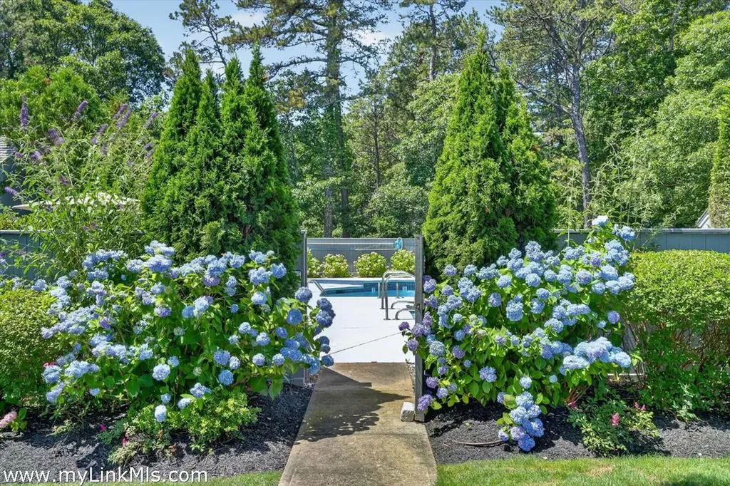 40 Hidden Cove Road Oak Bluffs MA 02557