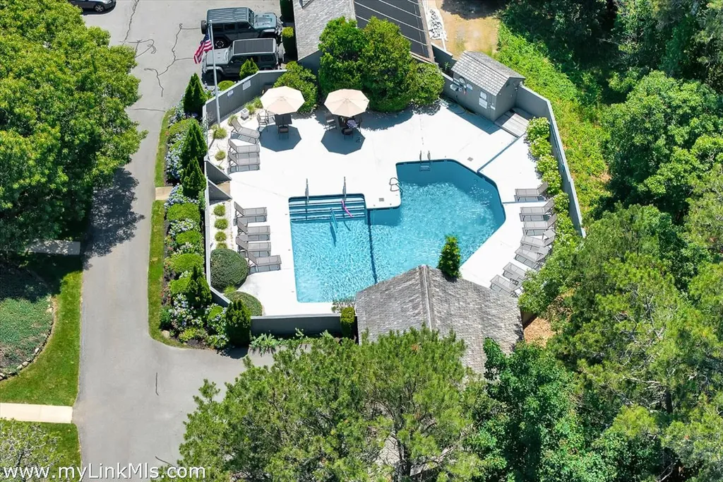 40 Hidden Cove Road Oak Bluffs MA 02557