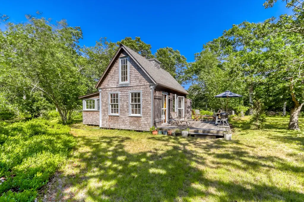 42 Field View Lane West Tisbury MA 02575
