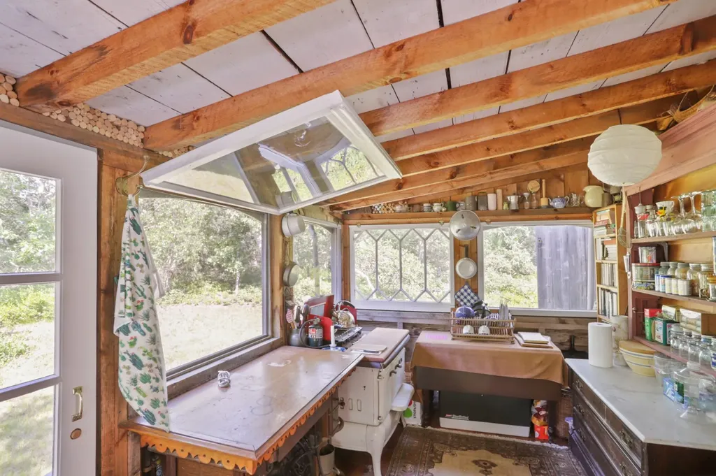 42 Field View Lane West Tisbury MA 02575