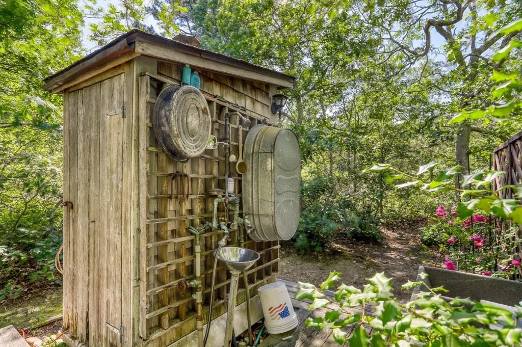 42 Field View Lane West Tisbury MA 02575