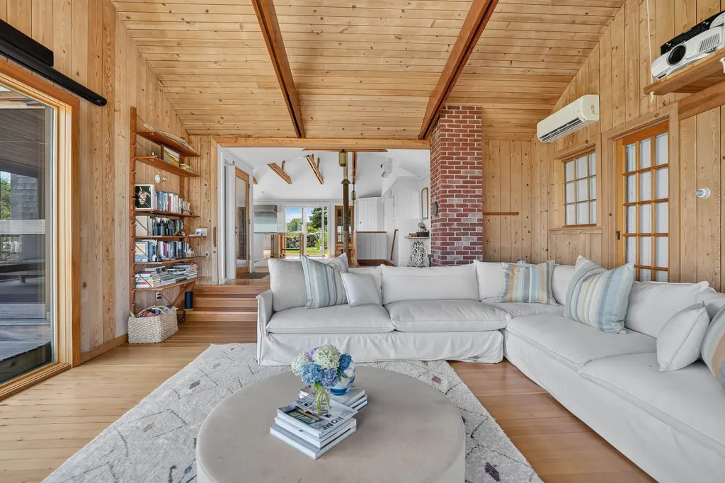 21 Eliot Avenue Chilmark MA 02535