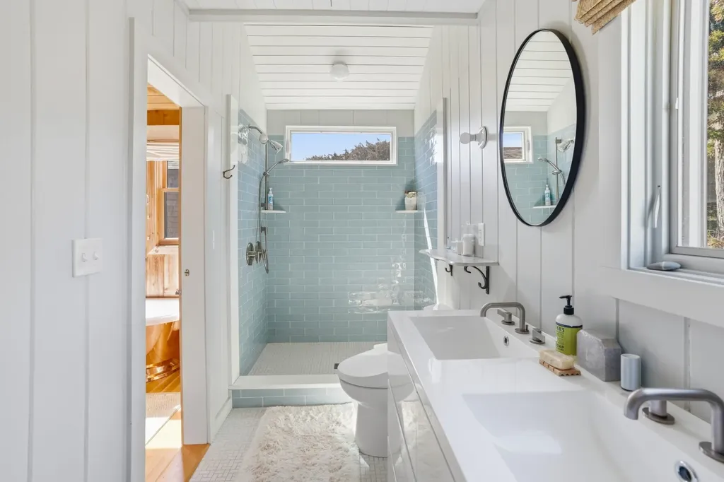 21 Eliot Avenue Chilmark MA 02535