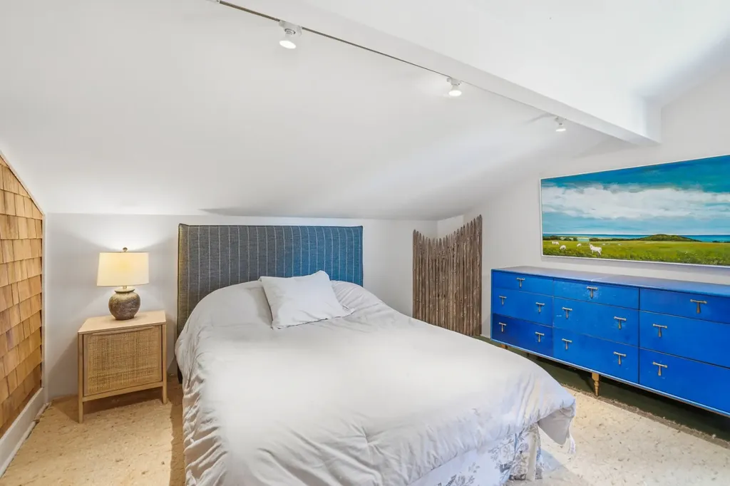 21 Eliot Avenue Chilmark MA 02535