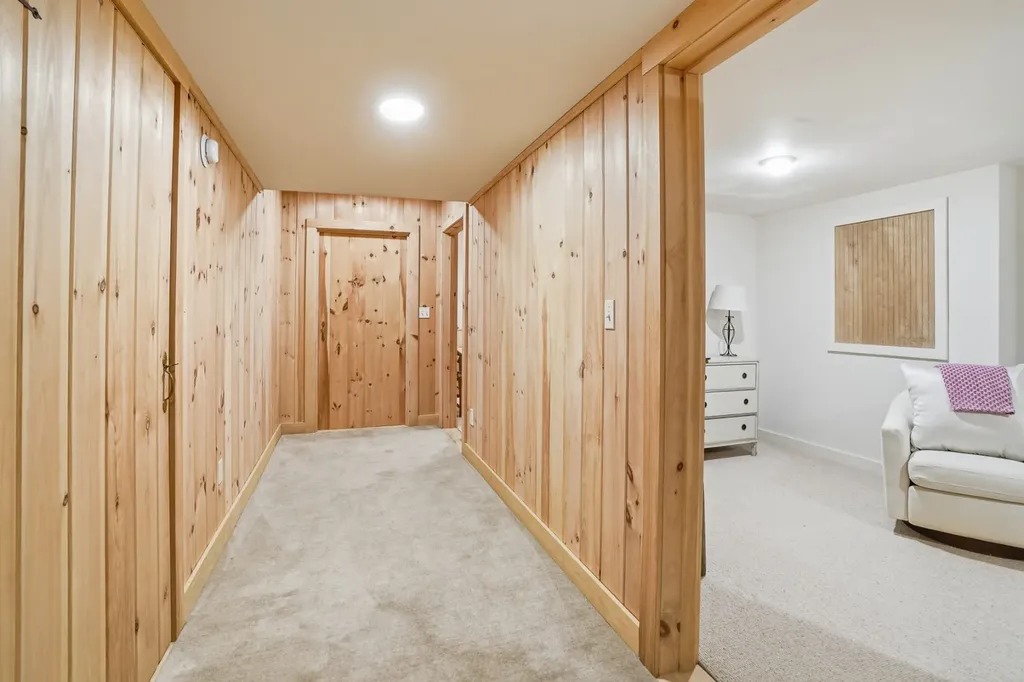 21 Eliot Avenue Chilmark MA 02535
