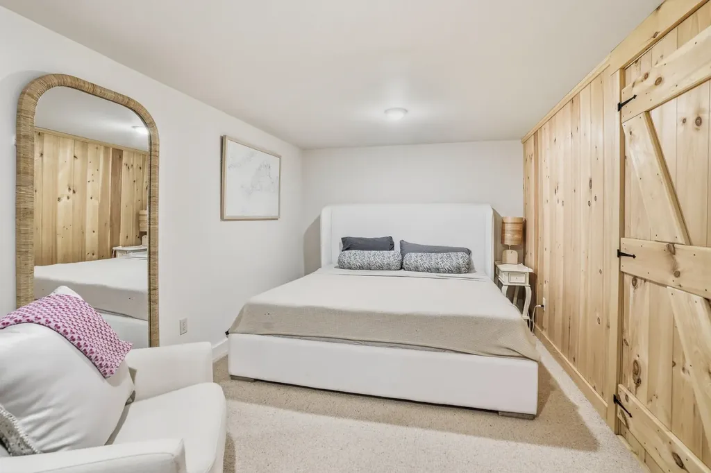 21 Eliot Avenue Chilmark MA 02535