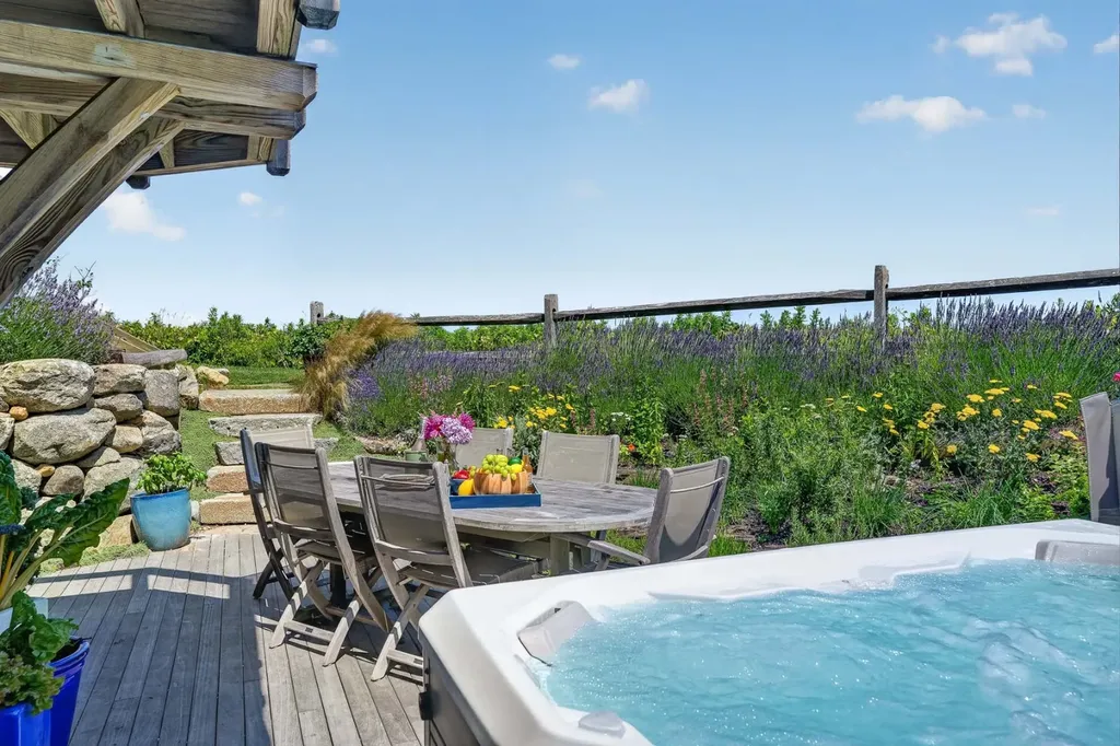 21 Eliot Avenue Chilmark MA 02535