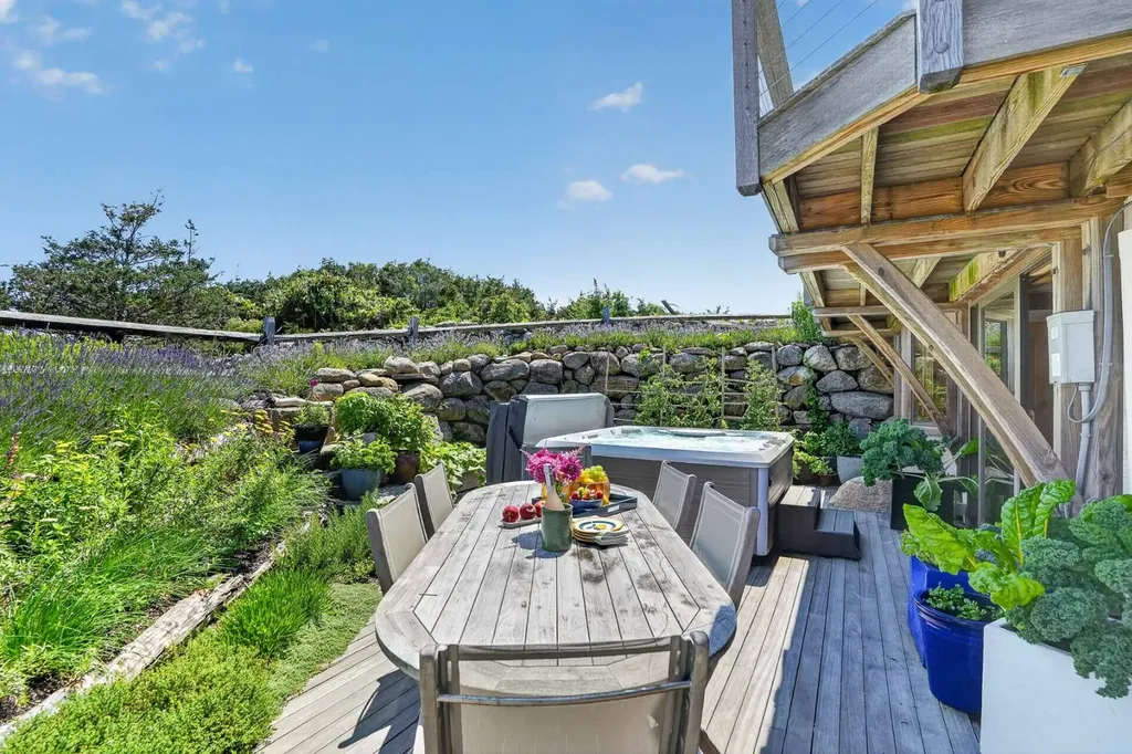 21 Eliot Avenue Chilmark MA 02535