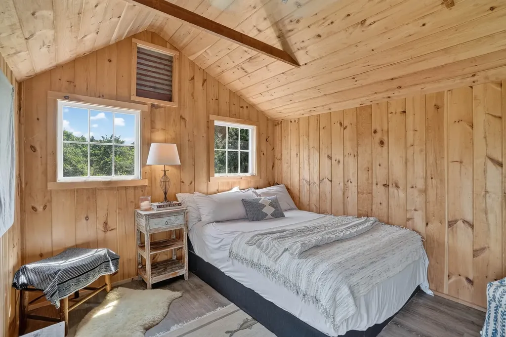 21 Eliot Avenue Chilmark MA 02535