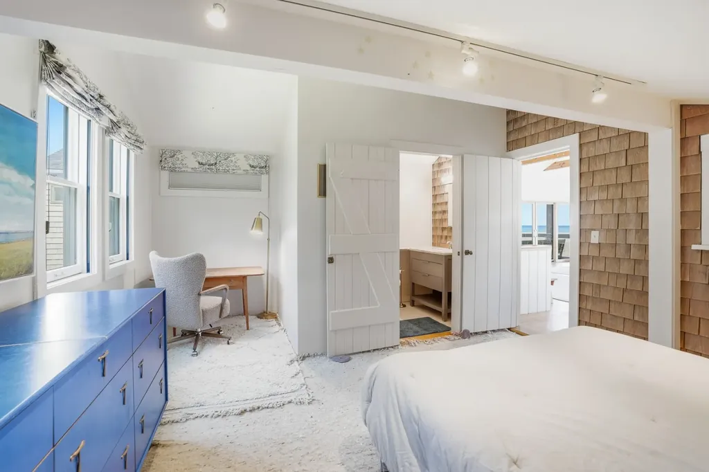 21 Eliot Avenue Chilmark MA 02535