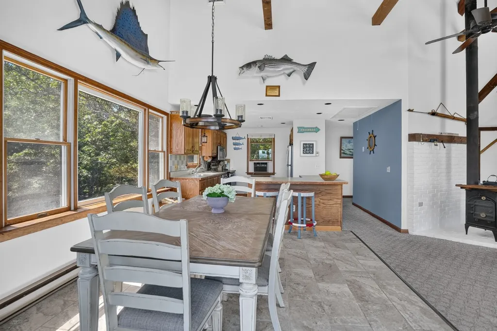 12 Lobsterville Road Aquinnah MA 02535