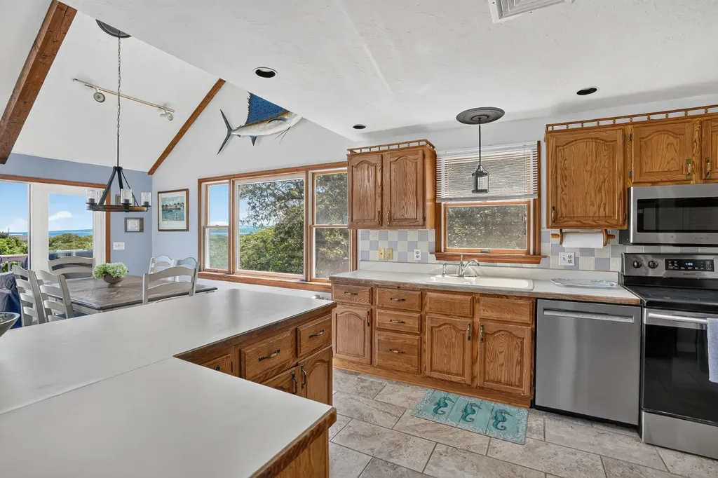 12 Lobsterville Road Aquinnah MA 02535