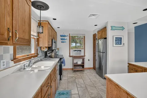 12 Lobsterville Road Aquinnah MA 02535