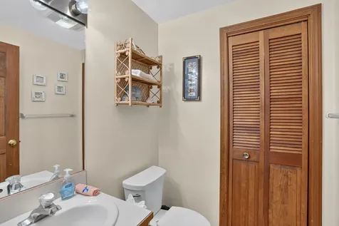 12 Lobsterville Road Aquinnah MA 02535