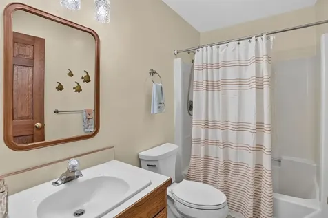 12 Lobsterville Road Aquinnah MA 02535