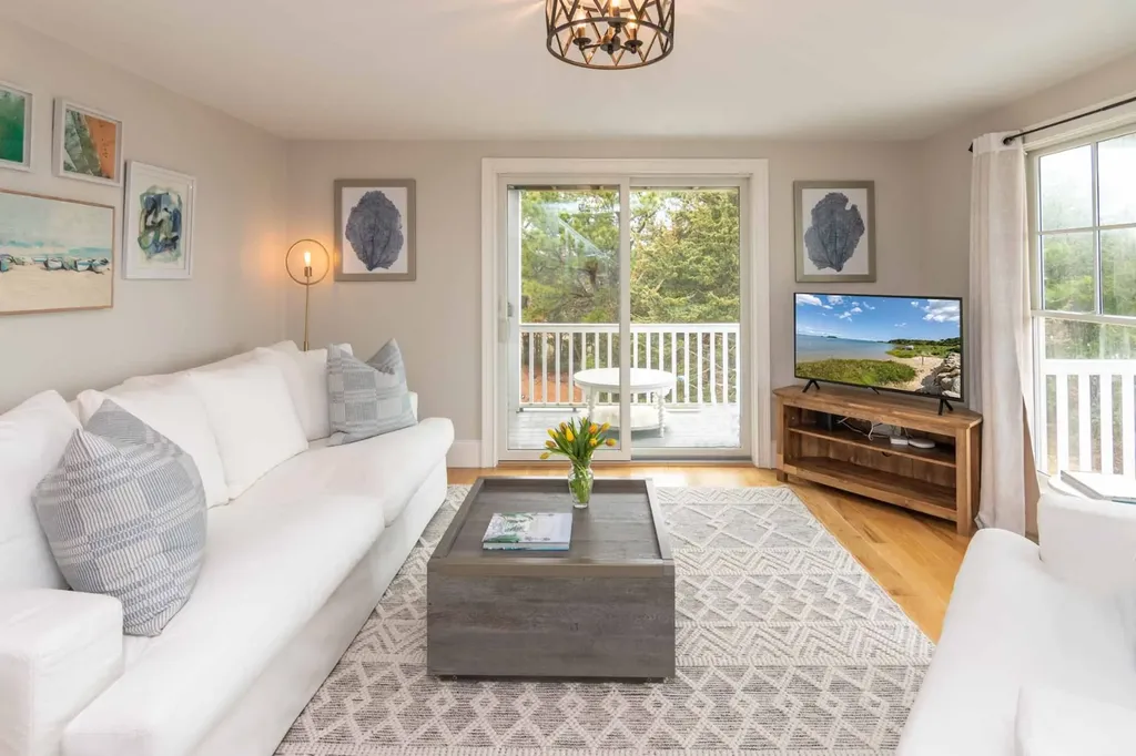 28 Beach Road Oak Bluffs MA 02557