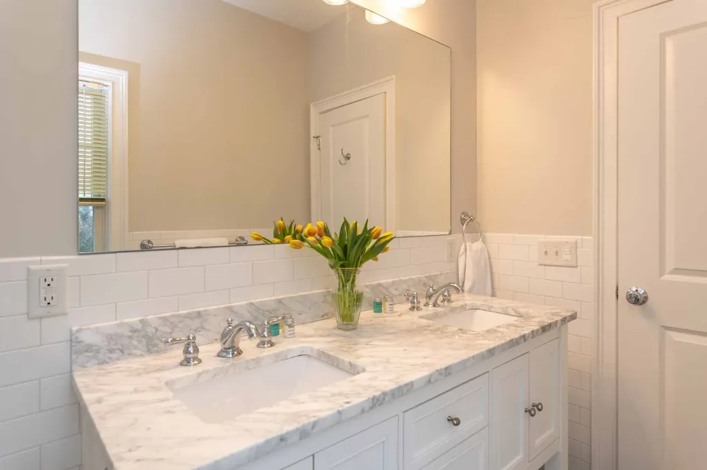 28 Beach Road Oak Bluffs MA 02557