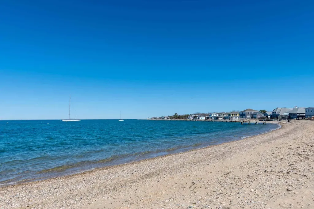 28 Beach Road Oak Bluffs MA 02557