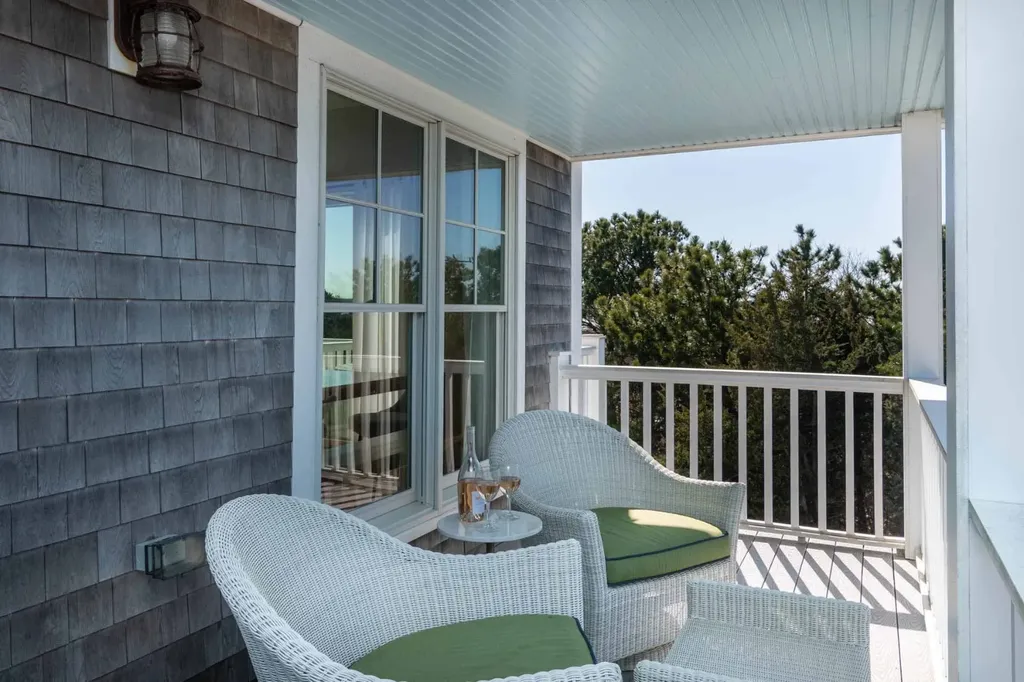 28 Beach Road Oak Bluffs MA 02557