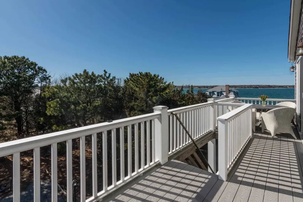 28 Beach Road Oak Bluffs MA 02557