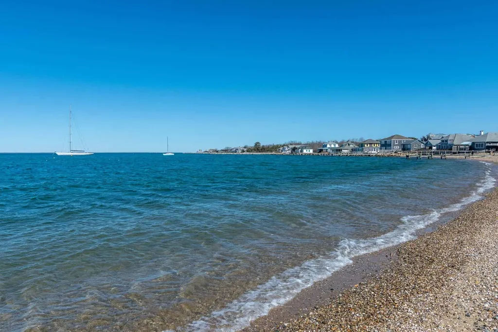 28 Beach Road Oak Bluffs MA 02557