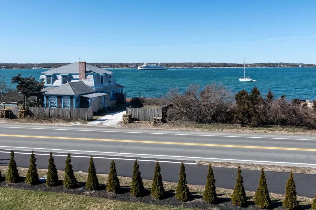 28 Beach Road Oak Bluffs MA 02557