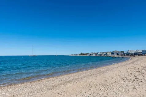 28 Beach Road Oak Bluffs MA 02557