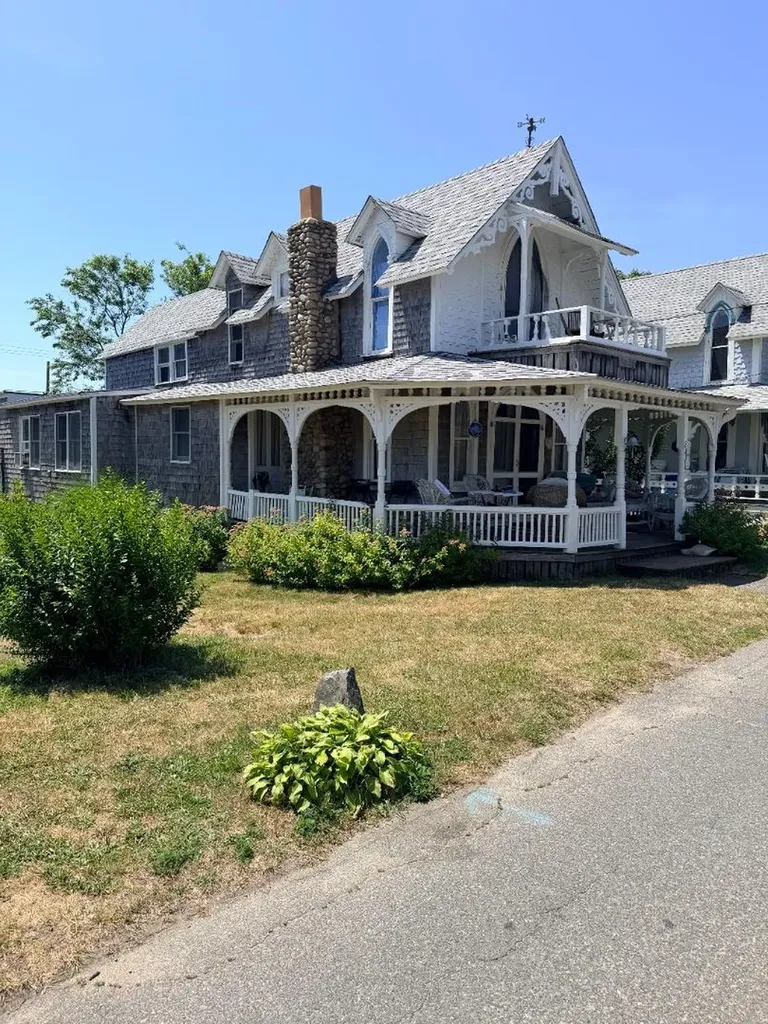8 Pequot Avenue Oak Bluffs MA 02557