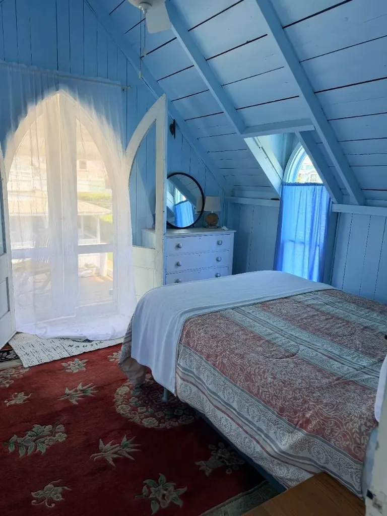 8 Pequot Avenue Oak Bluffs MA 02557