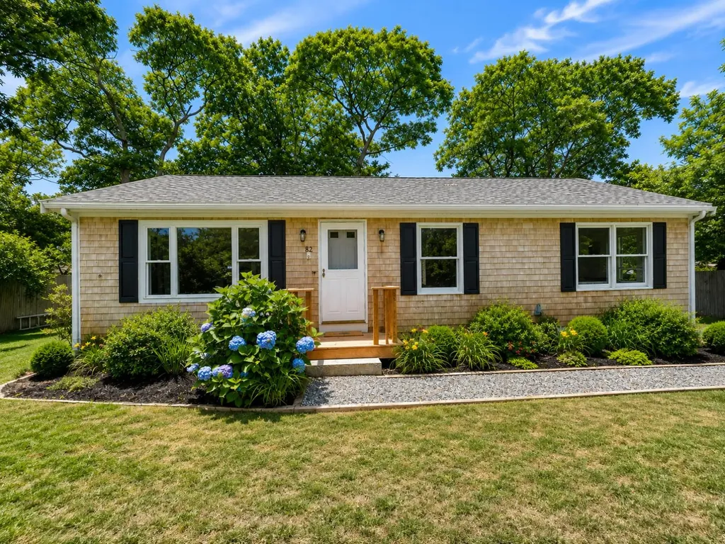 82 Pennsylvania Avenue Oak Bluffs MA 02557