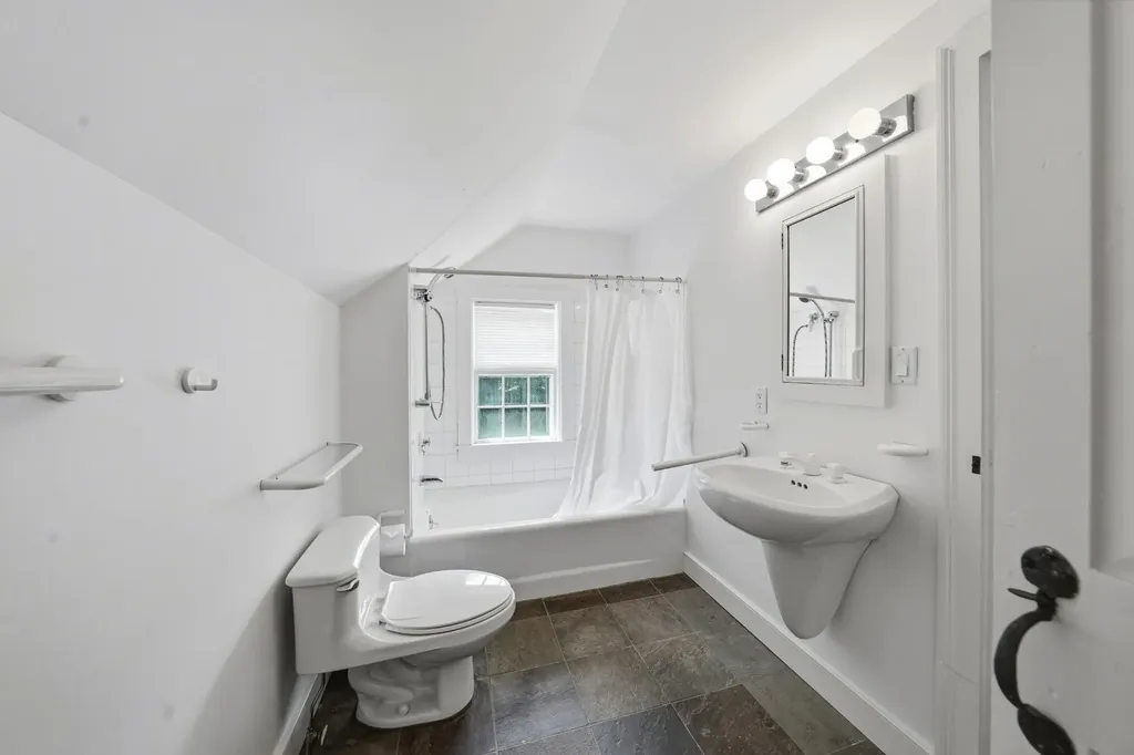 91 Plantingfield Way Edgartown MA 02539