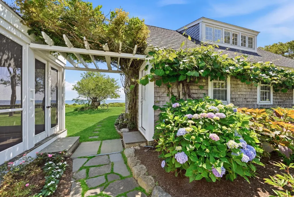 91 Plantingfield Way Edgartown MA 02539