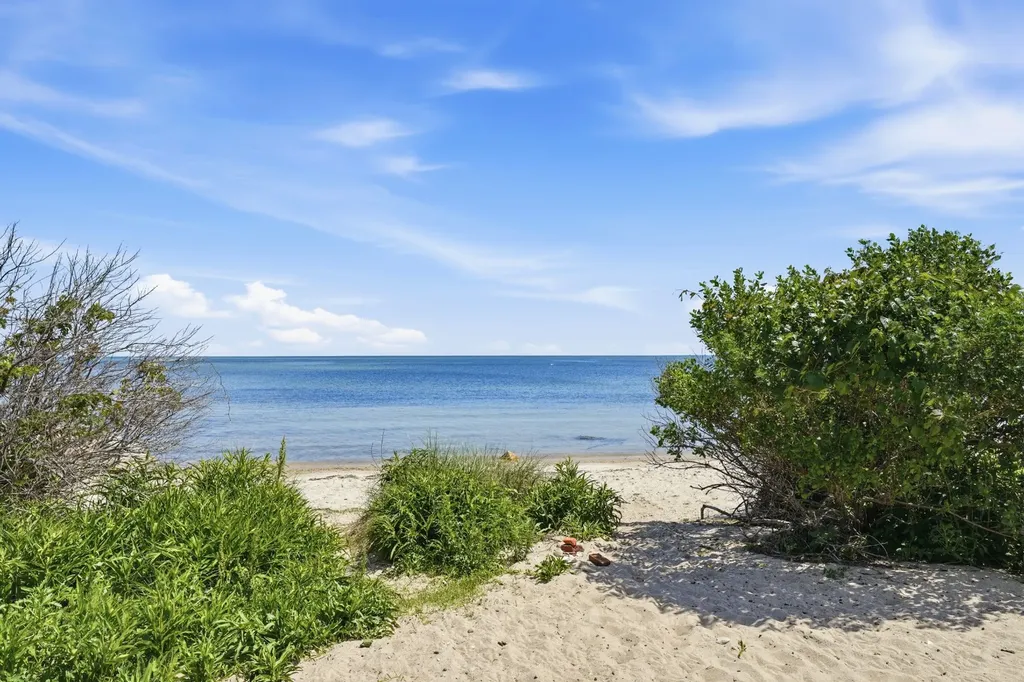 91 Plantingfield Way Edgartown MA 02539