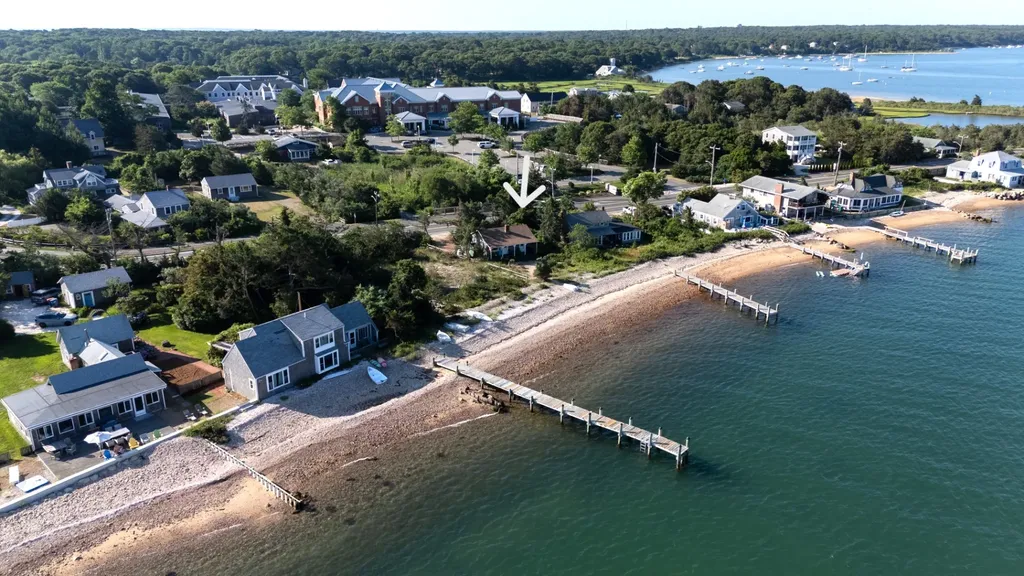 Oak Bluffs MA, 11 Beach Road