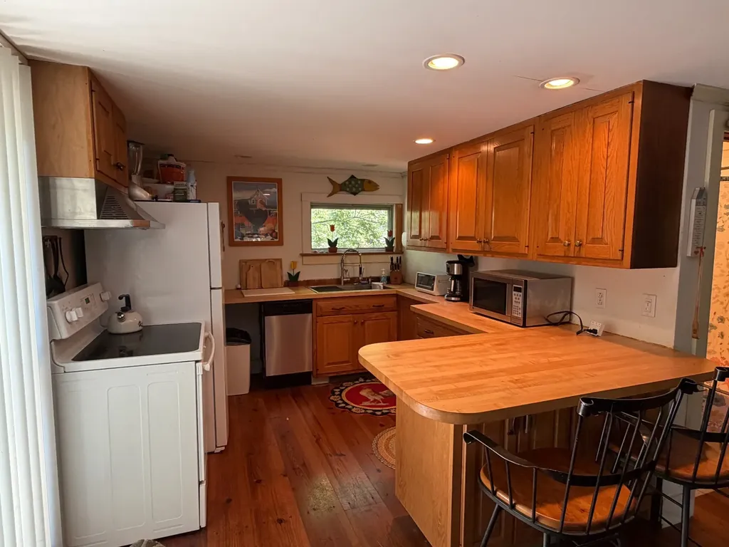 60R Carol Lane Oak Bluffs MA 02557