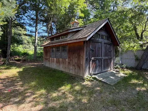 60R Carol Lane Oak Bluffs MA 02557