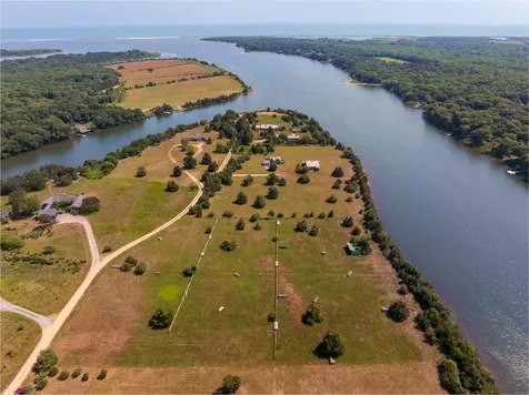 131 Pond View Farm Road West Tisbury MA 02575