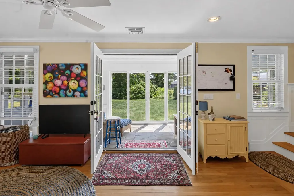 51 Davis Street Vineyard Haven MA 02568