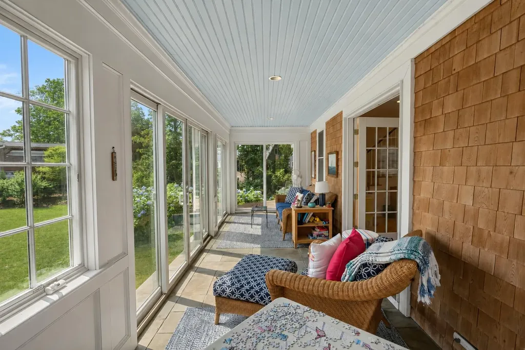 51 Davis Street Vineyard Haven MA 02568